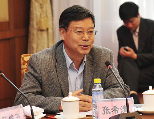 教授张希清：北京大学博导 发表过众多史学研究著作