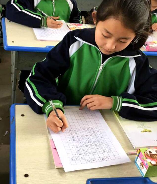 曹乐堡小学举行红色诗词书法比赛 传承中华民族优秀文化