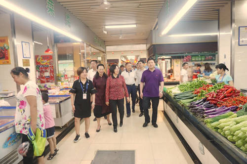 济南市委统战部一行参观考察东湖区农贸市场