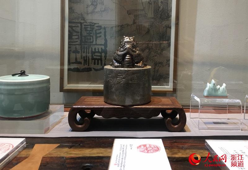 瓷与印特展在浙江龙泉开展 展出六十余件瓷印精品